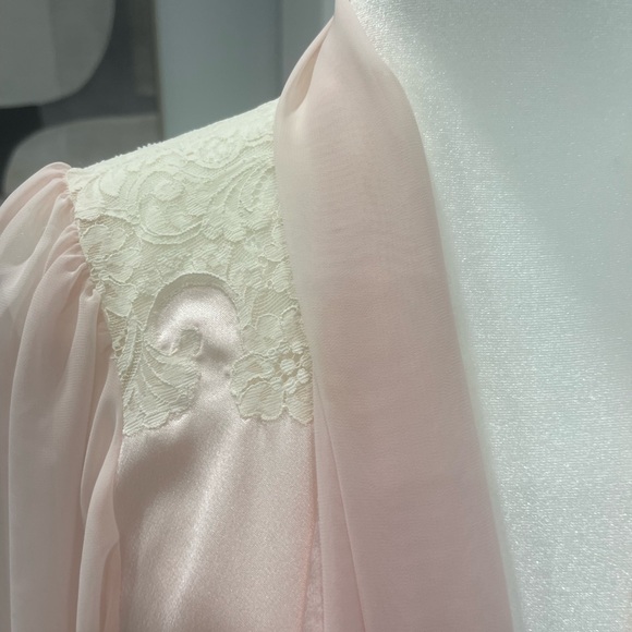Elegant Pink Lace Trim Robe Christian  Dior - Picture 9 of 12